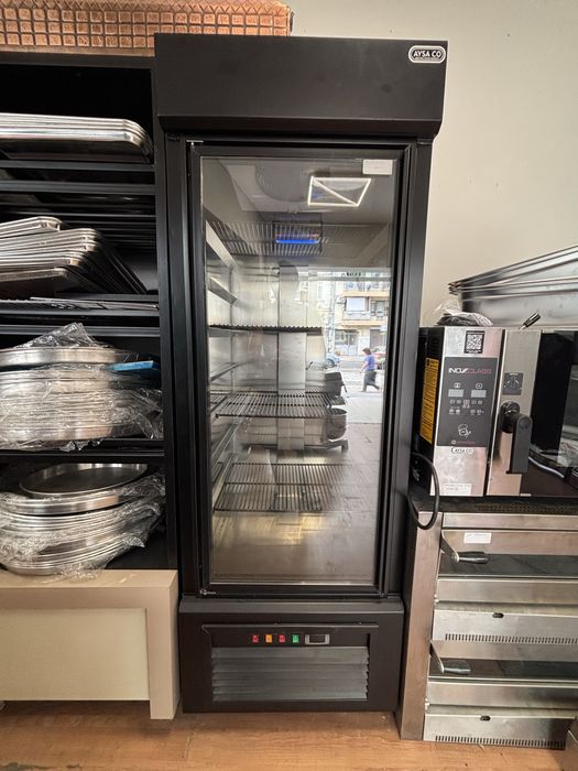 Хладилна витрина за торти