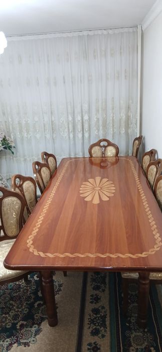 Стол и стулья  для 12 персон