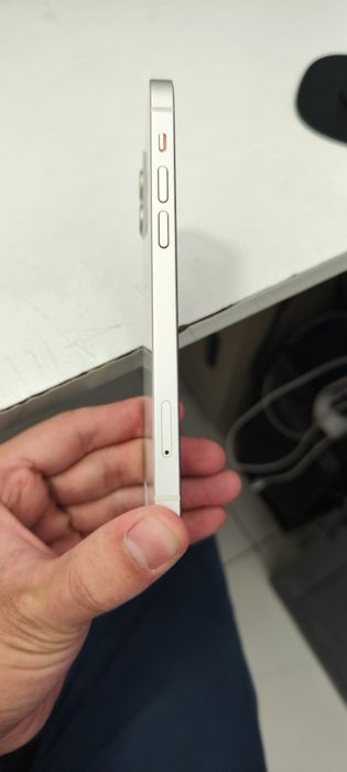 Iphone 12.  ideal
