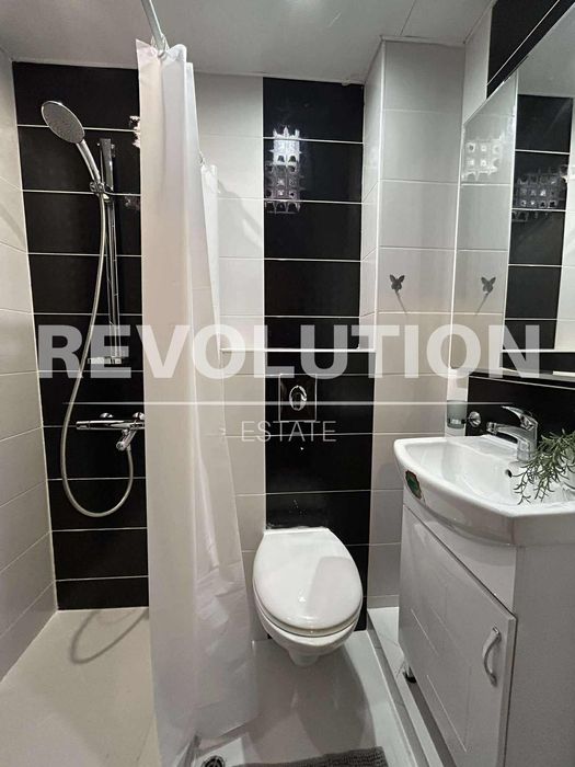 Тристаен апартамент в района на Окръжна болница!