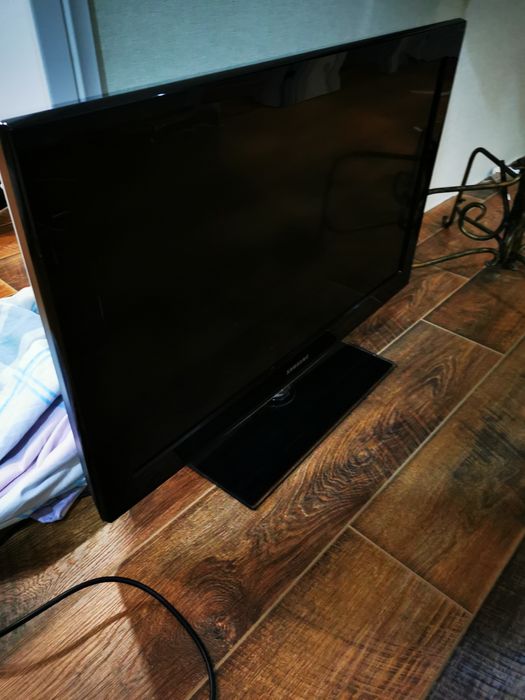 Продам телевизор Samsung.  Не SMART. Диагональ 81 см.