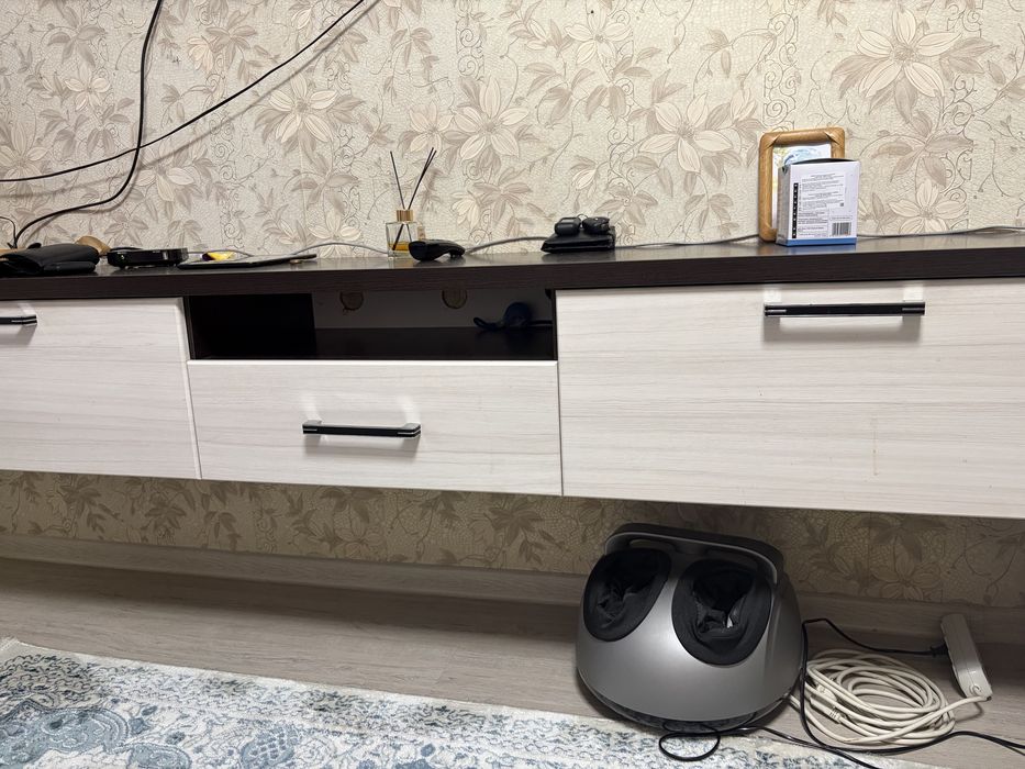 Продам шкафы и тв тумбу