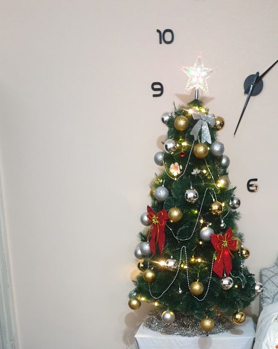 Продаётся Ёлка в хорошем состоянии