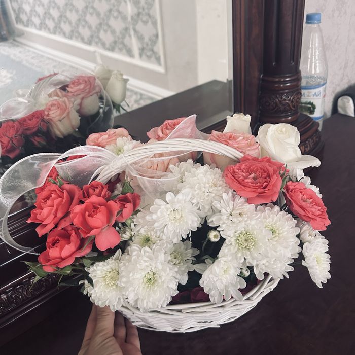 Корзинадағы 2букет бар.1-букет 7000