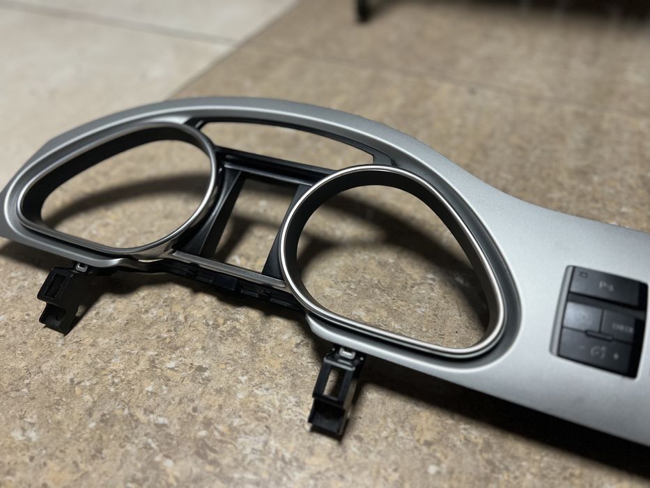 Навигация и рамка за километраж за Audi Q7