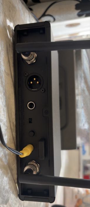 Vand mixer si microfon,in stare foarte buna.Detalii in privat!