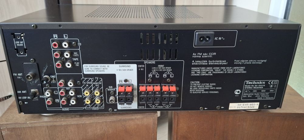 Усилвател Technics SA-EX510 с две тонколони