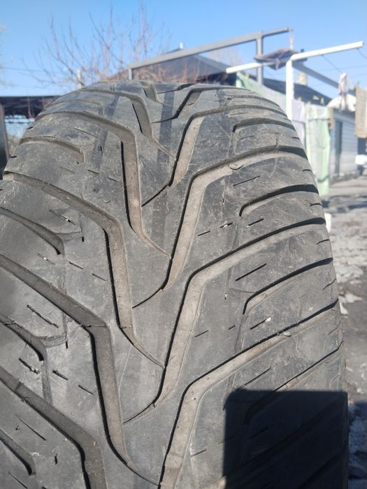 Продам шины. Стояли на крузаке