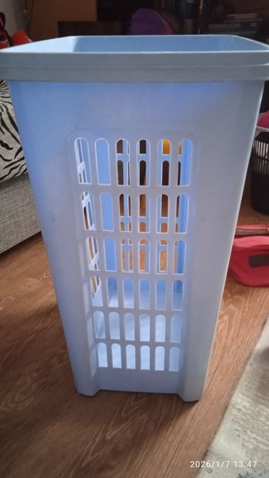 Корзина для белья почти даром.