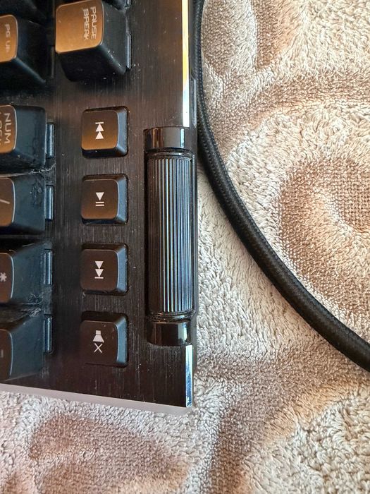 EVGA Z20 RGB геймърска клавиатура – работеща, с 2 липсващи копчета