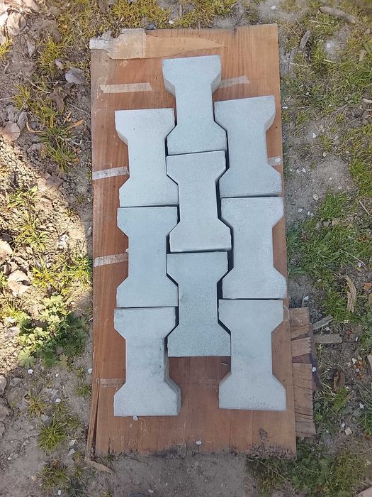 Vând pavaje dublu T,6 cm grosime