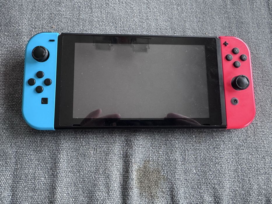 Nintendo switch (пълен комплект + 4 игри)