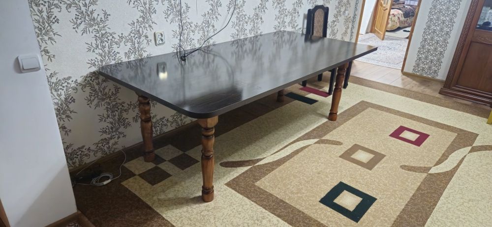 Стол для  гостиной