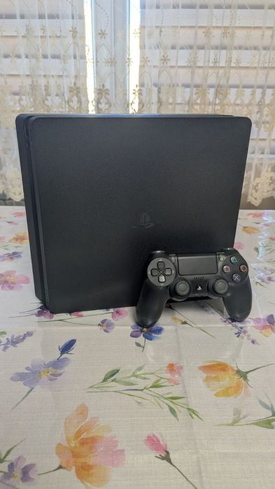 Продавам PlayStation 4 slim 500gb