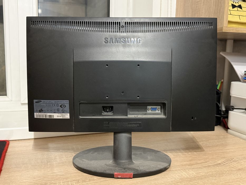 Монитор  Samsung