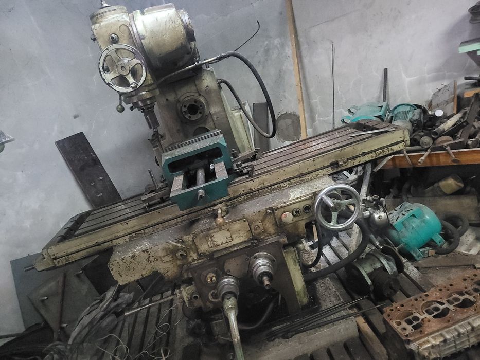 Универсально фрезерный станок 6р83ш