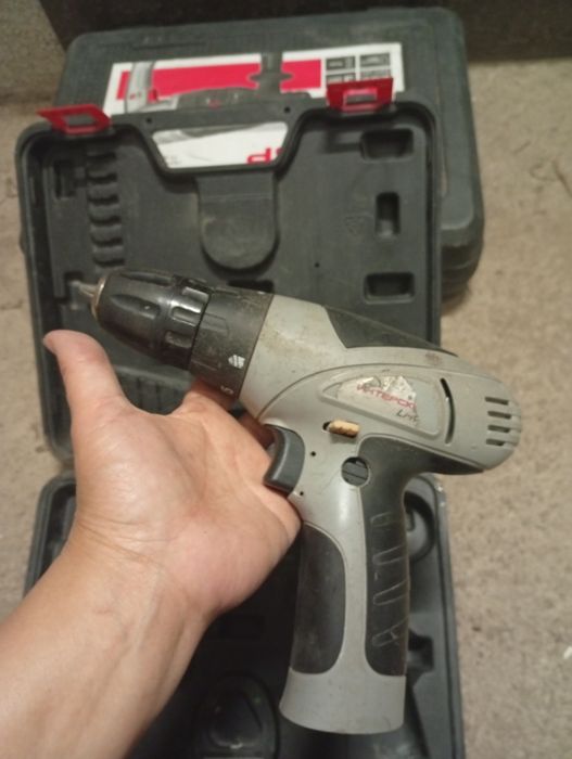 Шуруповёрт нет батарейки Юг