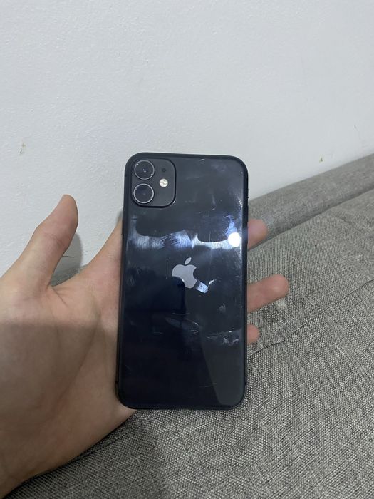 Айфон 11  емкость 100