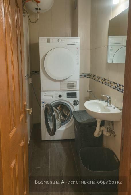 Тристаен апартамент в района на Цветен квартал!