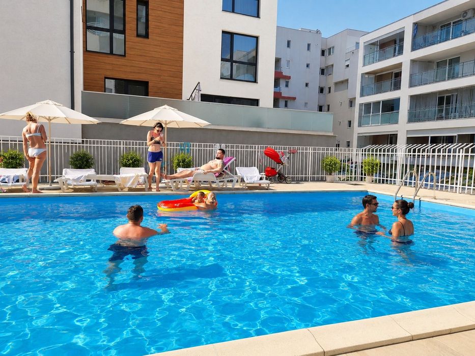 Inchiriez apart 2 camere PISCINĂ regim hotelier Mamaia  100m de plajă Vega