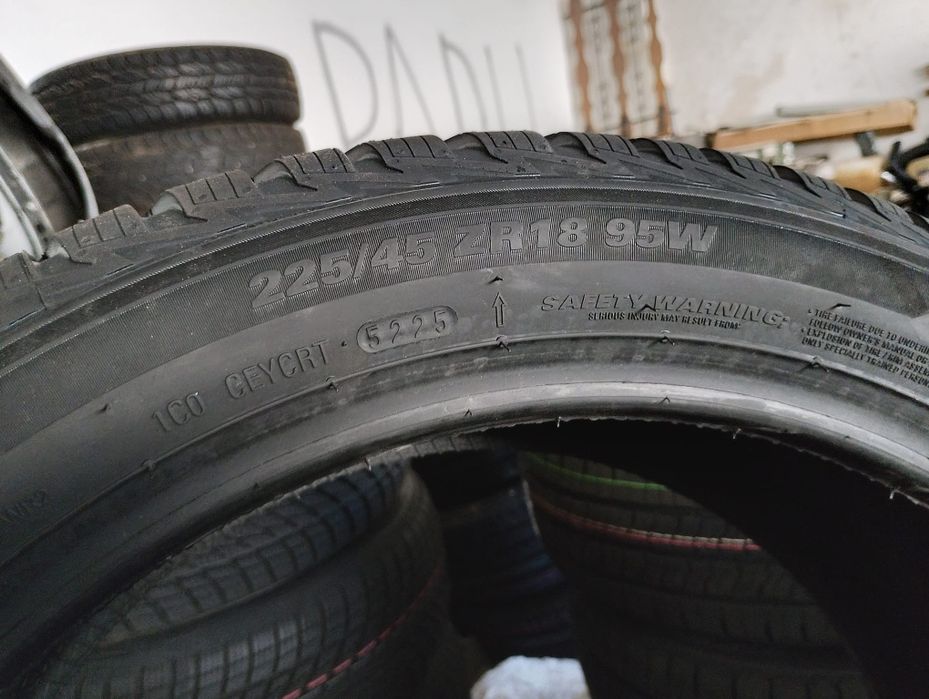 Set 4 anvelope de 225,45,18 Allsezon din  2026 cu eticheta pe ele preț 1599 lei fixx  unul costă 570lei