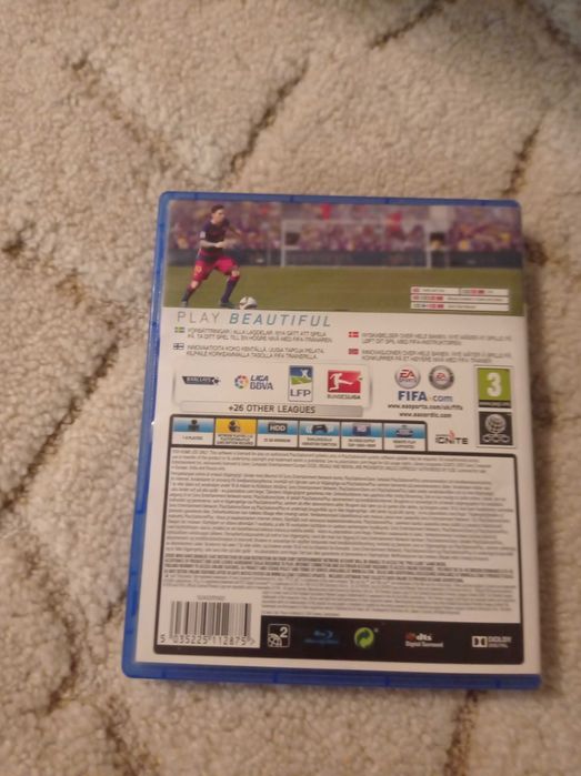 Продава се игра за ПС4, ФИФА 16, с всички книжки
