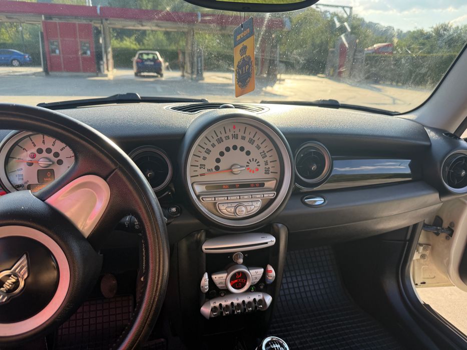Masina Mini Cooper