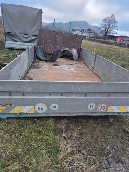 Caroserie metalică !