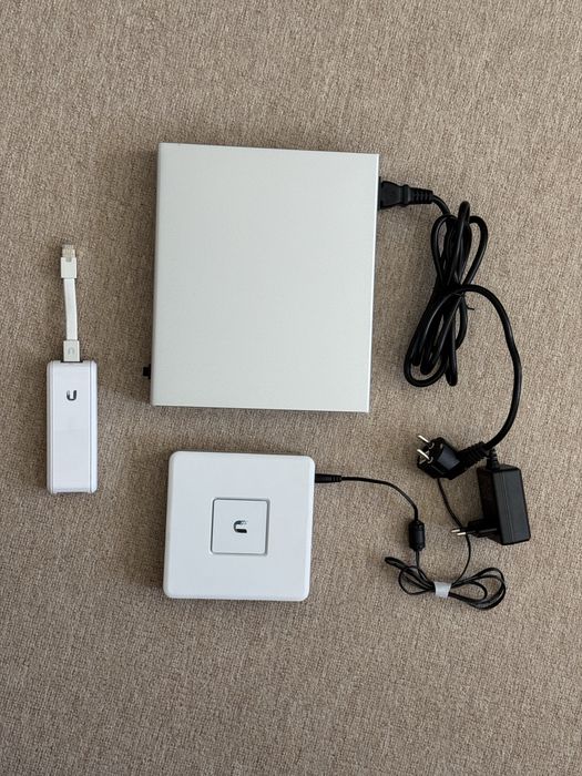 Echipamente de retea Unifi (gateway, cloud key)