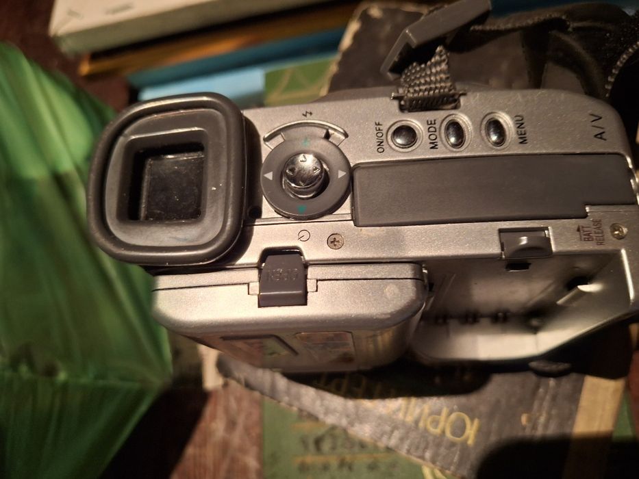 Видеокамера  б у   нет батареи