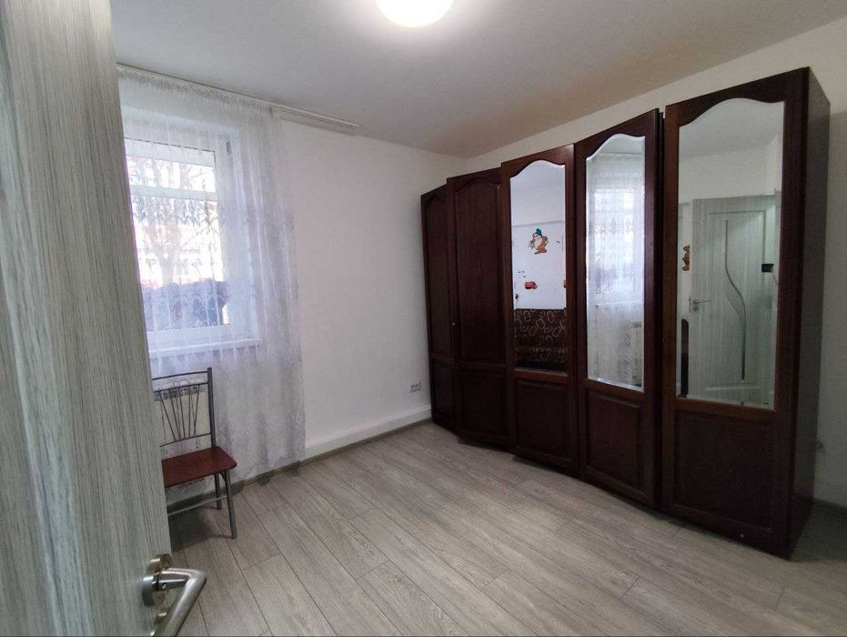 Caut coleg pe apartament în apartament cu 2 camere