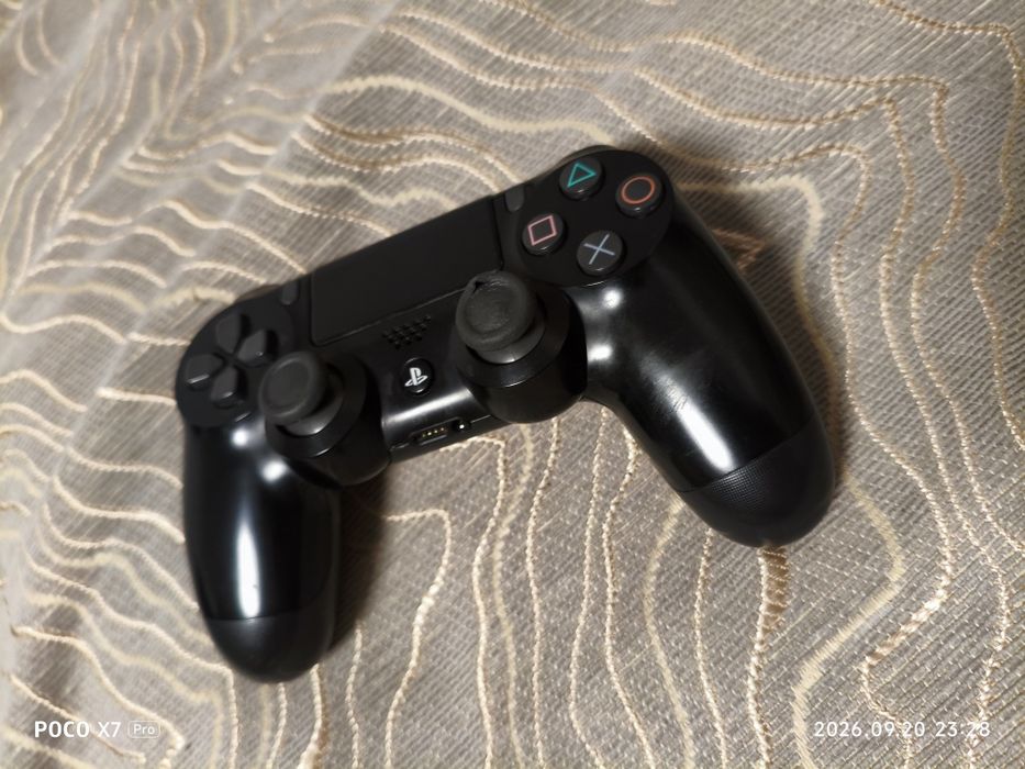 Продам dualshock 4
