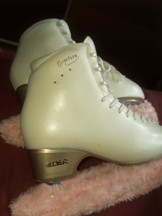 Продам новые коньки edea overture