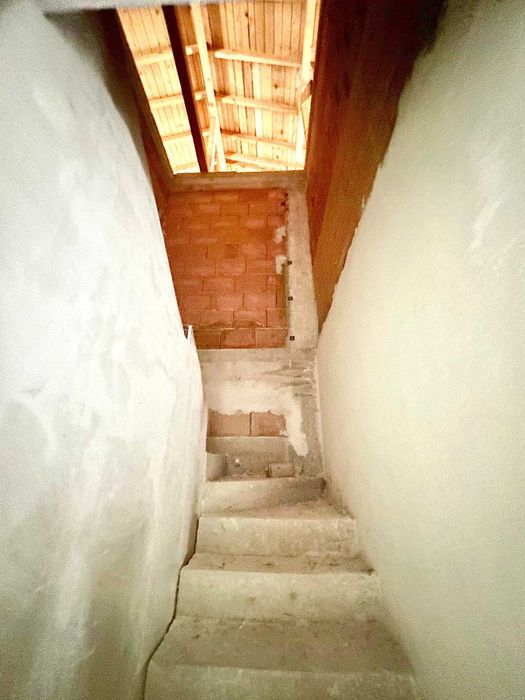 Нова къща с двор и гараж в с. Нови хан