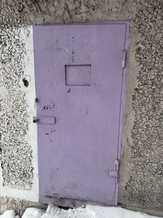 железный дверь..