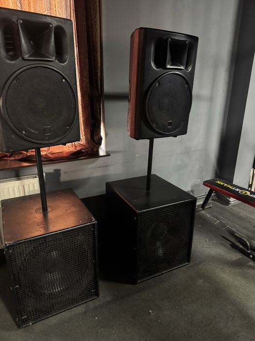 Vand doua topuri doua boxe cu doi basi 1200w cu 300 w