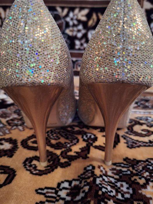 Продам вечерние красивые босоножки