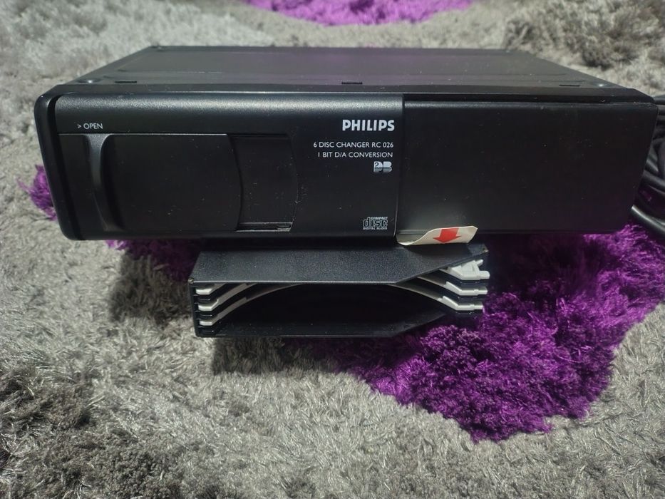 Vând magazie CD-uri RC 026