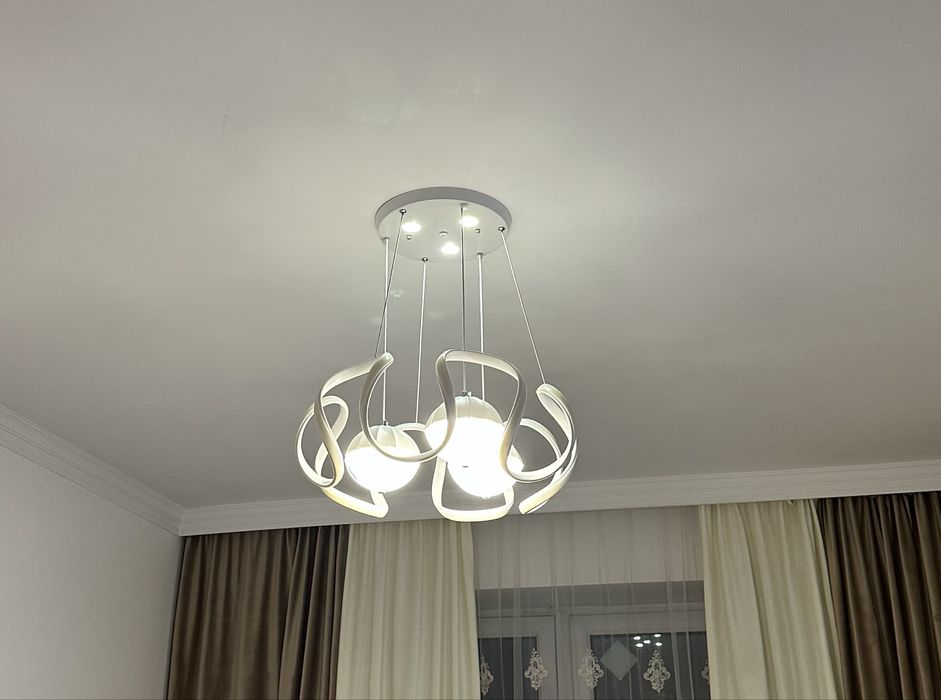 Срочно продам люстру