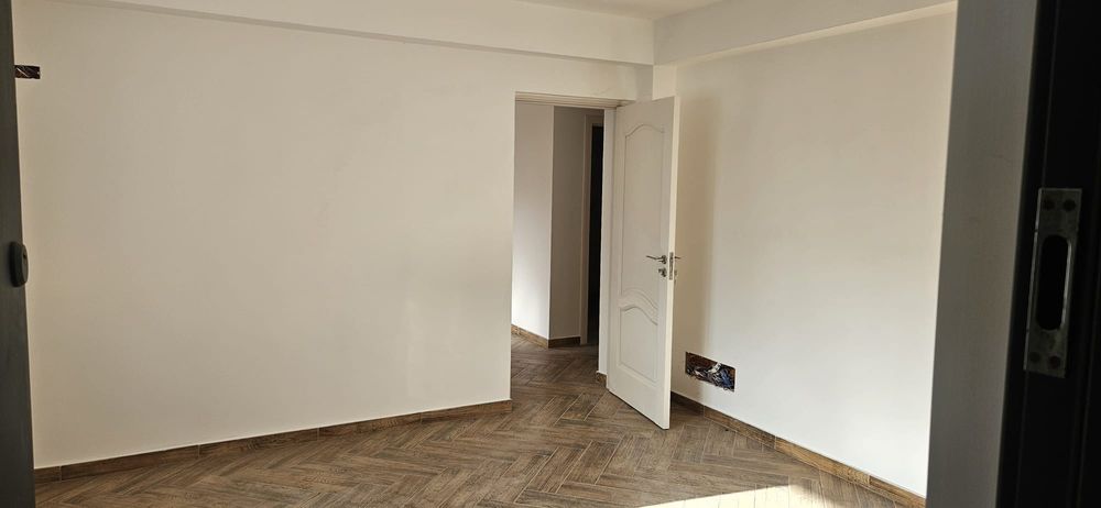 Vând hală cu birouri și teren betonat (50% cotă indiviză), Odobești,VN