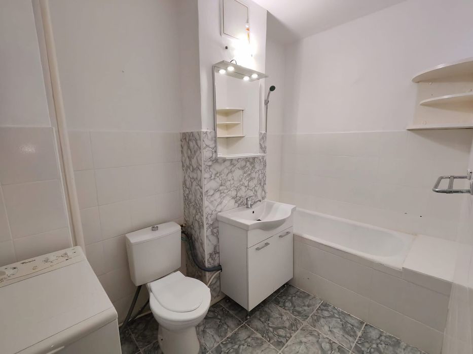 Inchiriez apartament cu 2 camere in Bacau, zona Mioritei