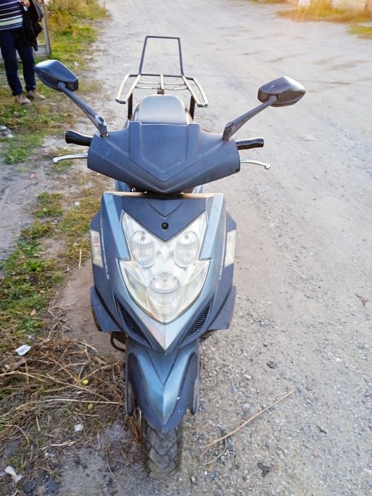 Скутер Рэйсер на ходу