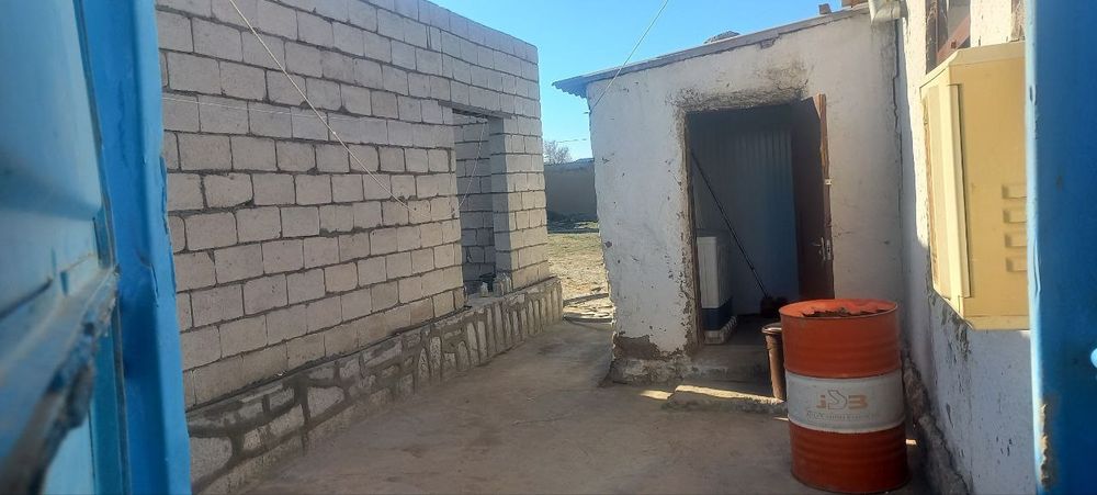 Уй сотилади Конимехда