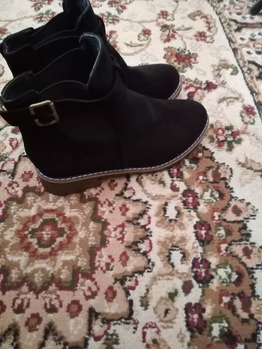 Продам женские весенние ботинки