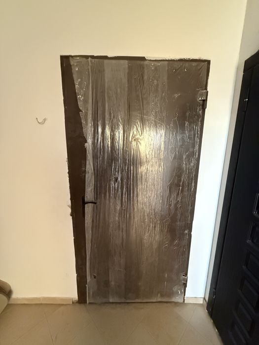 Продается входная дверь