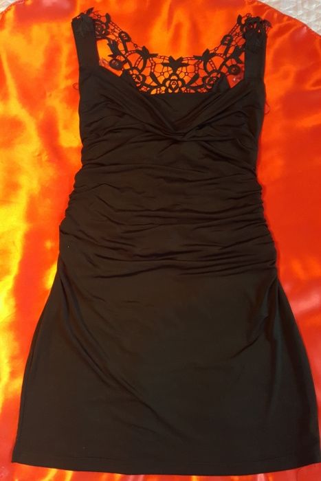 Продаю  коктейльные чёрные платья