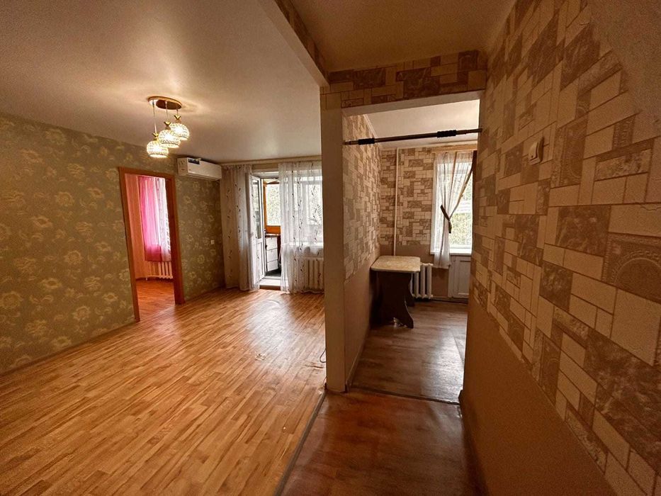 Продаётся 2-комнатная в Центре!