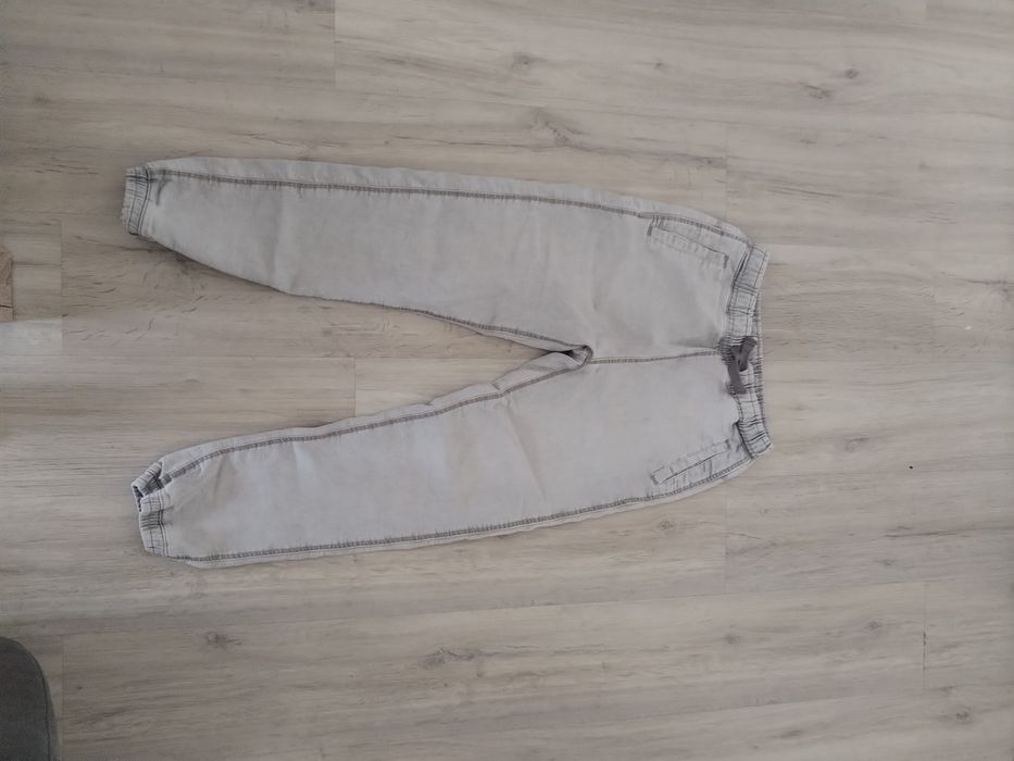 blugi gri skinny