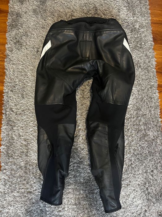 Мото екипировка. Цялостна екипировка на две отделни части.