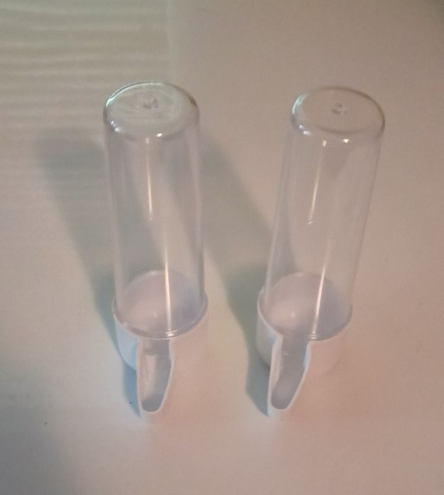 Глинени поилки хранилки за птици,гълъби папагали, пилета кокошки зайци